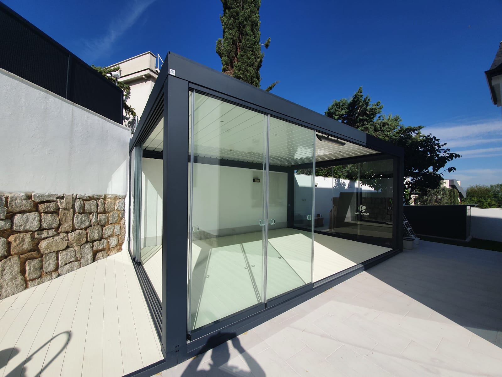 Tipos de cortinas de cristal: ¿cuál es mejor para tu casa? | Pérgolas ...